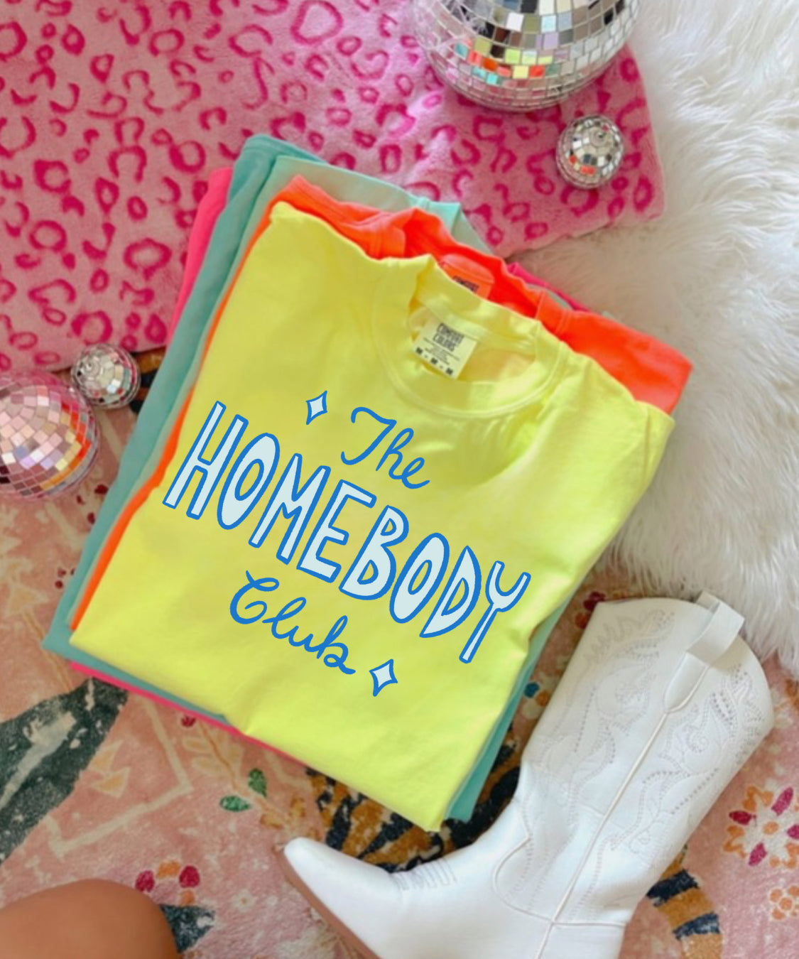 The homebody club tee