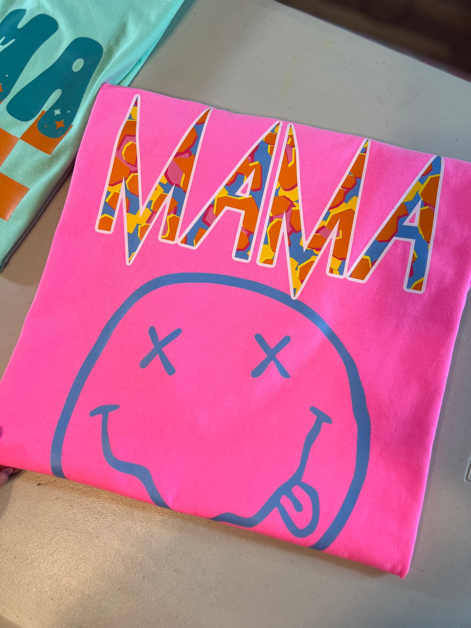COMFORT COLORS Mama smiley