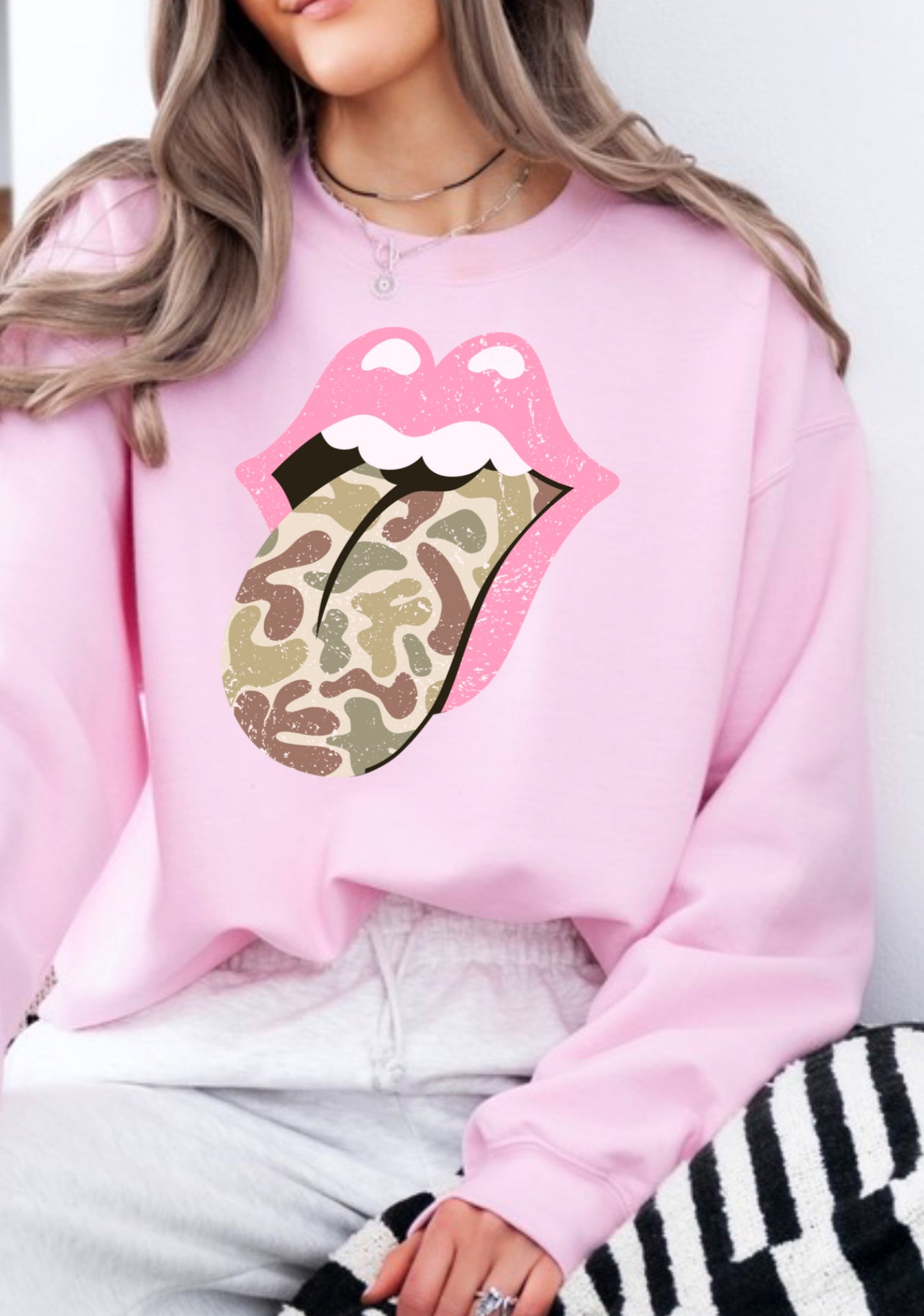 Camo pink tongue